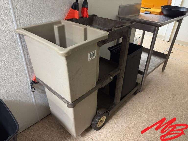 Rubbermaid Bus Cart