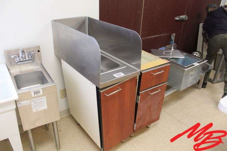 Single sink w/2 cabinets