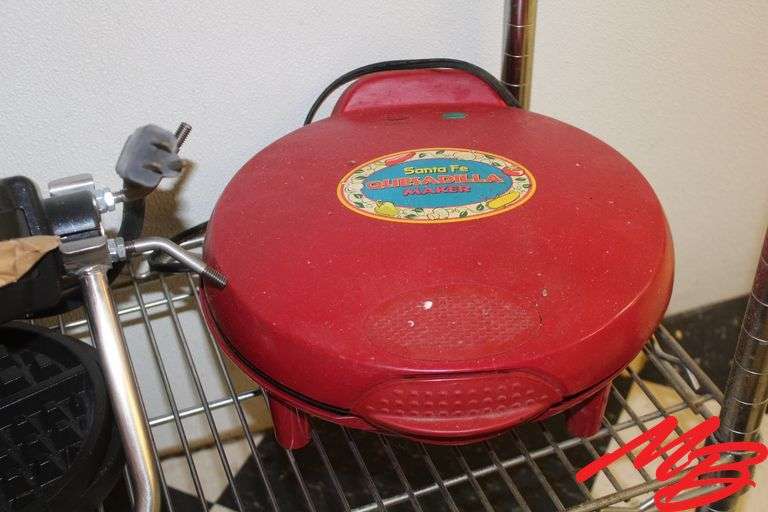 Carbons Golden Malted Waffle Maker w/extra pan, Quesadilla Maker