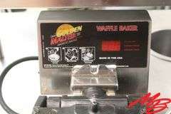 2 Carbons Golden Malted Waffle Makers, 120v