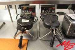 2 Carbons Golden Malted Waffle Makers, 120v
