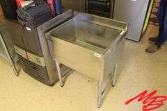 LaCrosse SS Sink, 24"x18"x33"