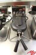 2 Carbons Golden Malted Waffle Makers, 120v