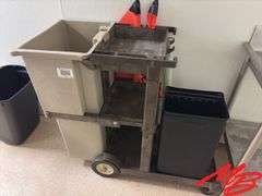 Rubbermaid Bus Cart
