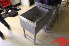LaCrosse SS Sink, 24"x18"x33"