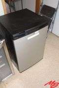 Frigidaire Mini Frig, 21.5"x22"x34"