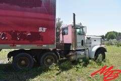 1985 Peterbilt Day Cab Semi Truck (825,230miles)