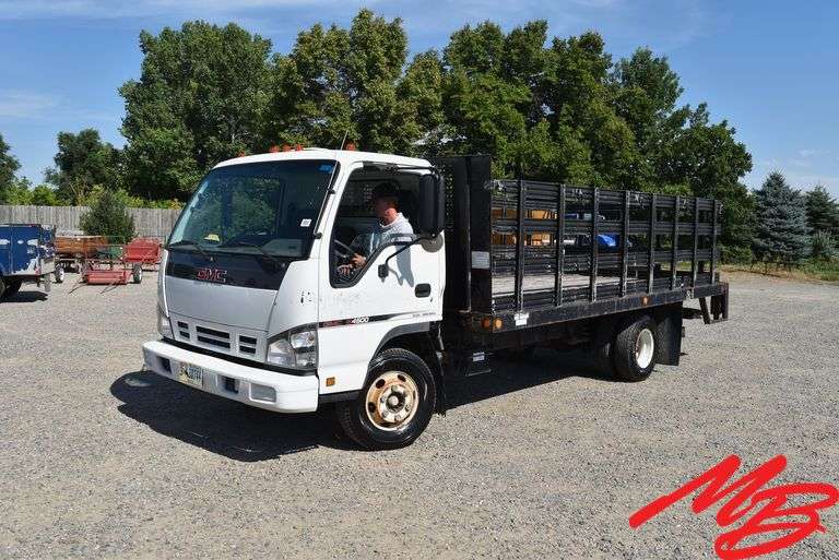 2007  GMC  W4500 W Series   Regular Cab 2WD Flatbed Truck