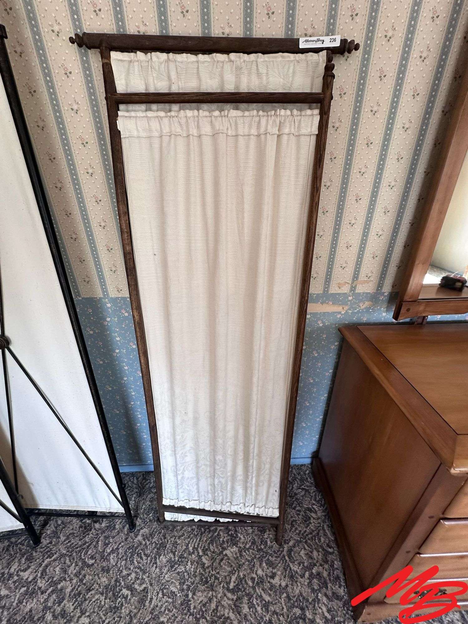 Oak & Fabric Screen