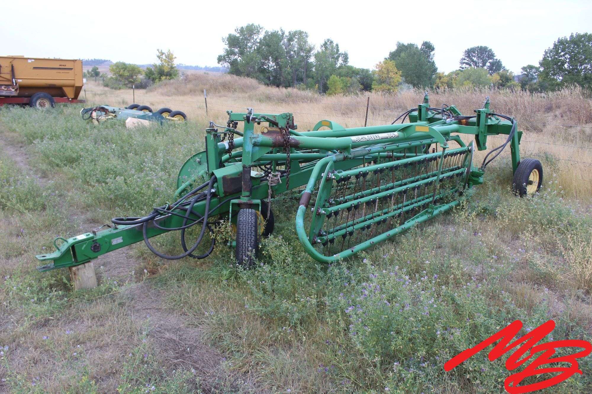 John Deere  705 Twine Rake
