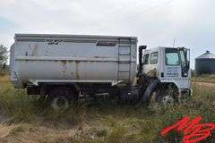 1994  Ford  CF8000 Feed Truck