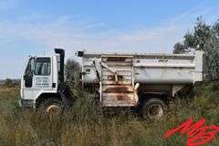1994  Ford  CF8000 Feed Truck