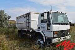 1994  Ford  CF8000 Feed Truck