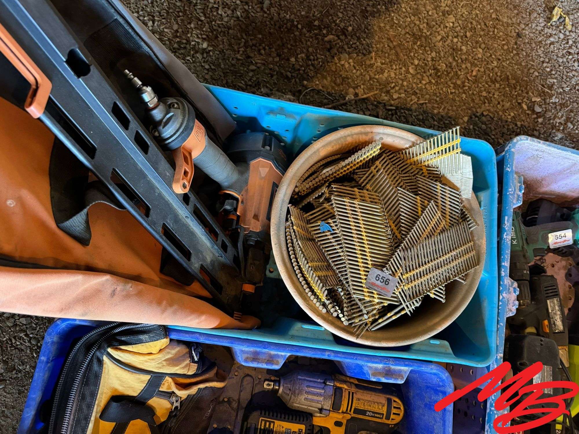 Ridgid around Headed Framing Nailer with Nails