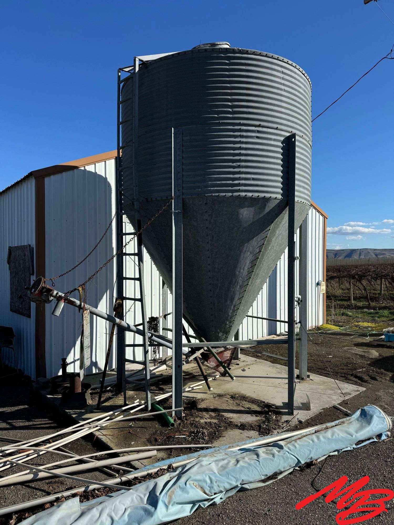 Grain Silo W Auger