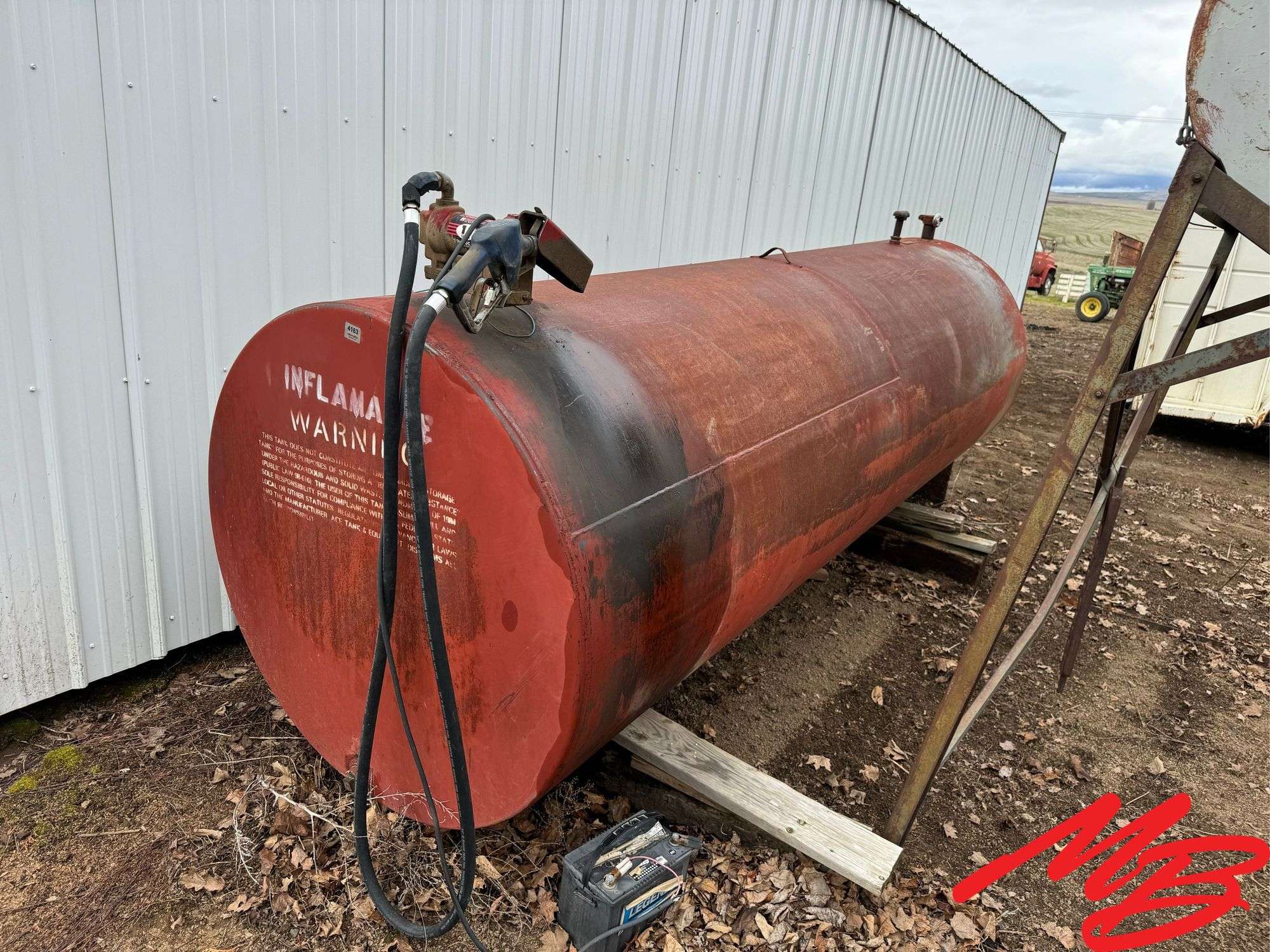 1000 Gallon Fuel Tank and Pump
