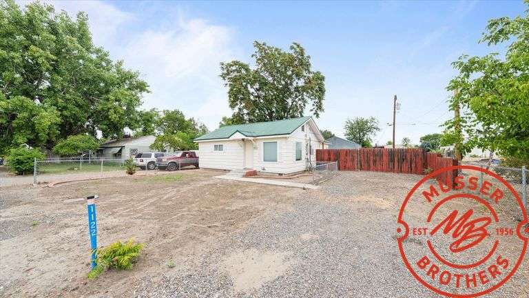 1122 W Maple St, Burbank WA - image 2