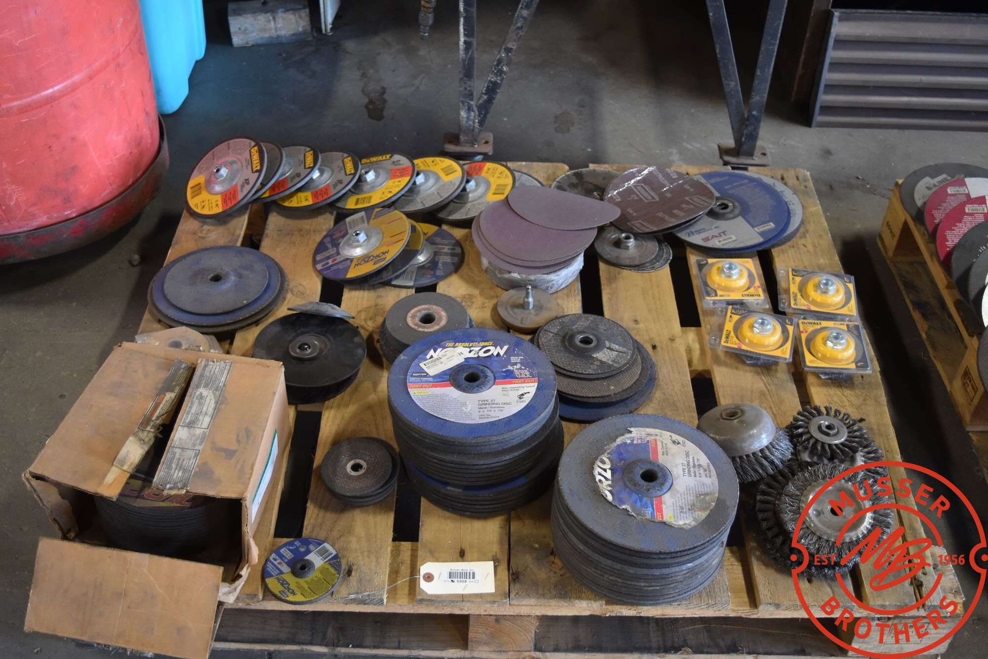 Assorted Grinding wheels + Brushes