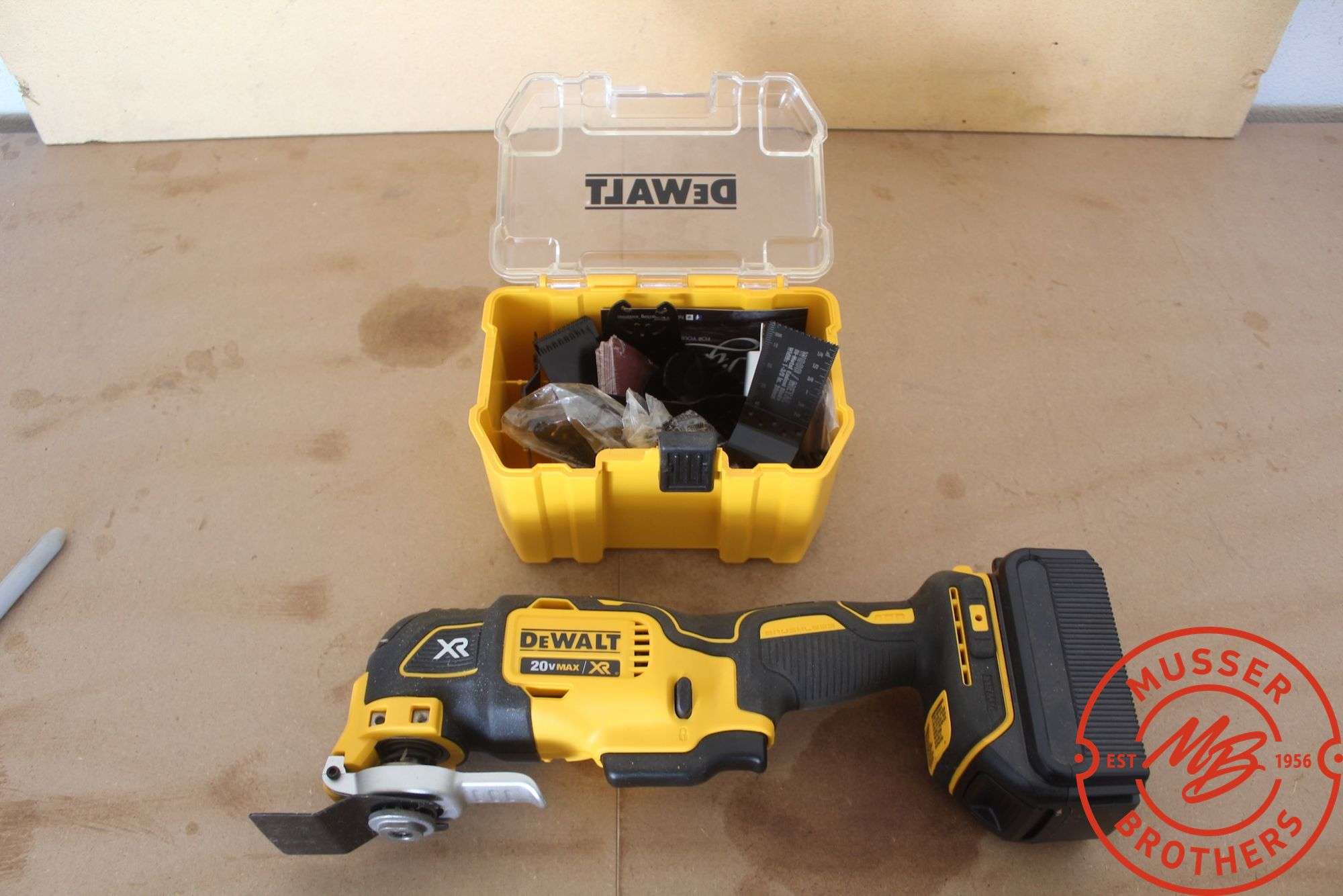 DeWalt Oscillating Multi Tool DCS355, 20v w/Blades & Aftermarket Battery