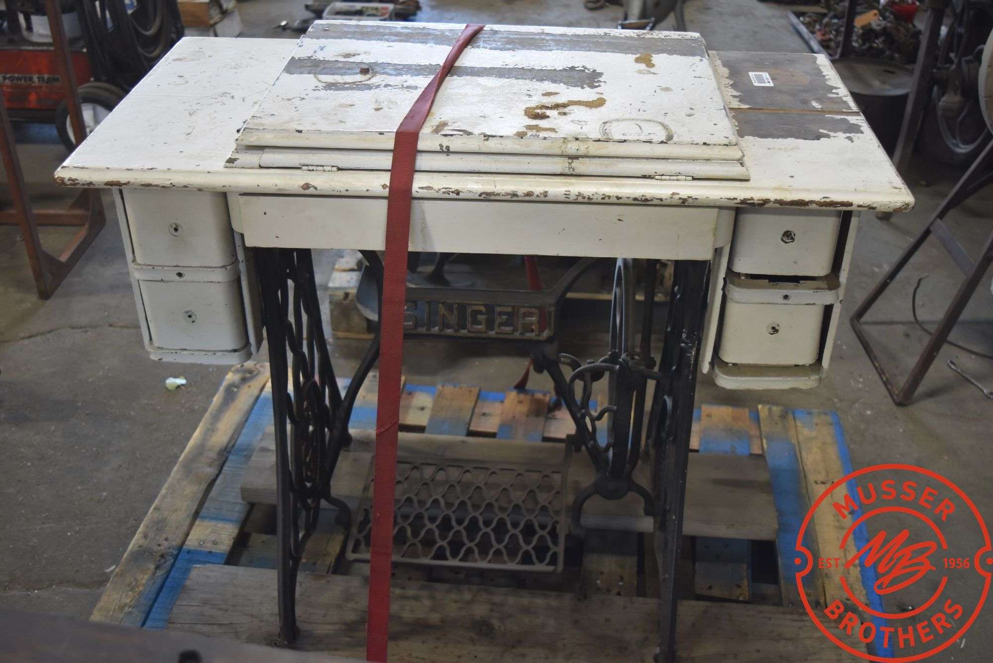 Single Sewing Machine