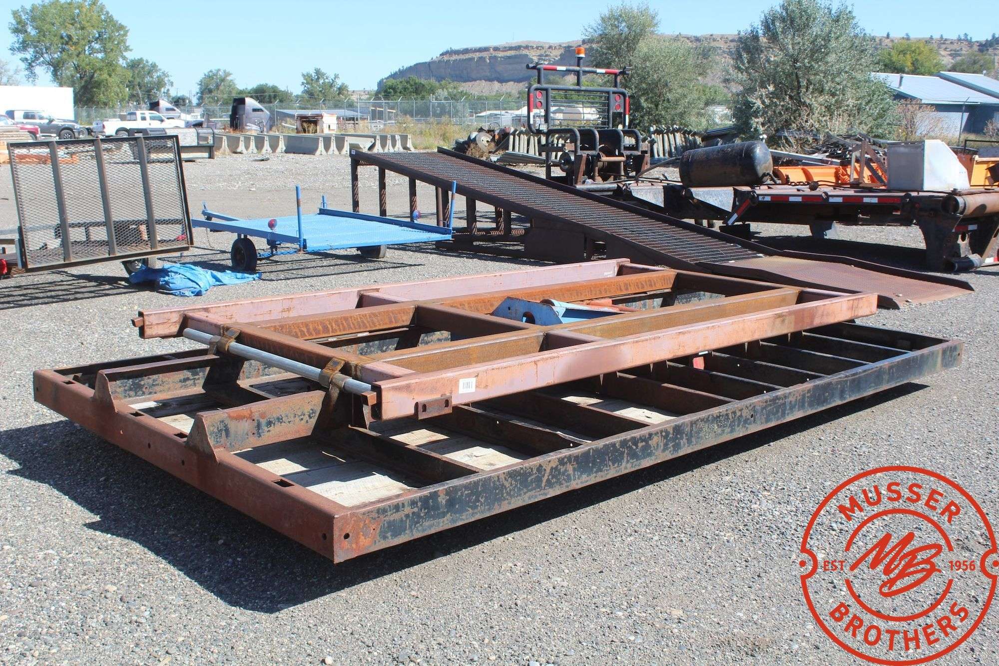 Flatbed w/ Hoist