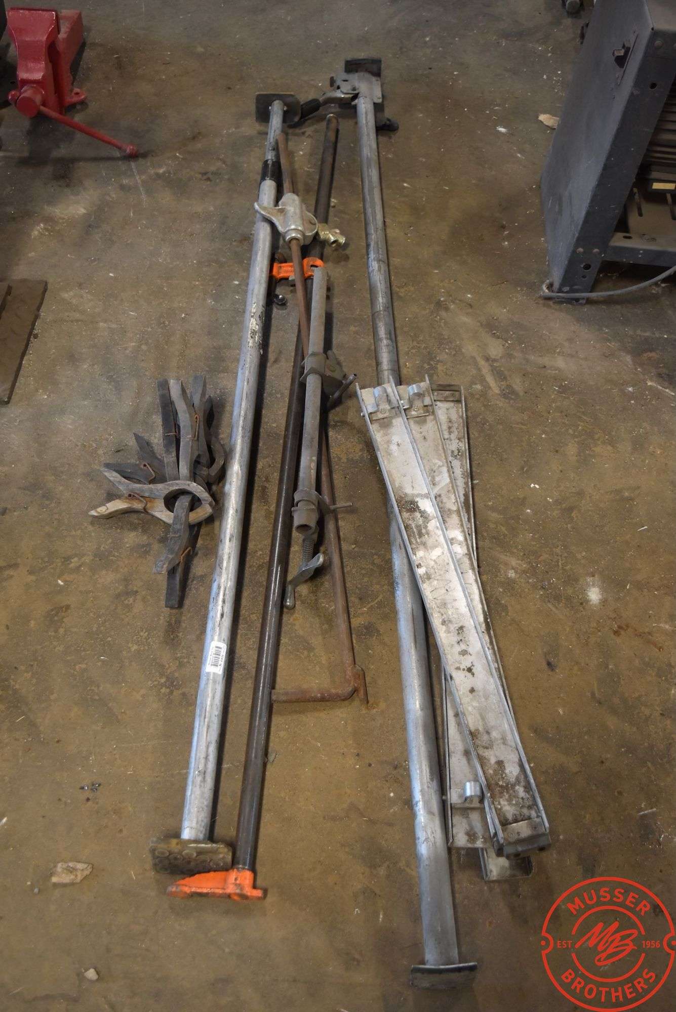 Ratchetting Cargo Bar