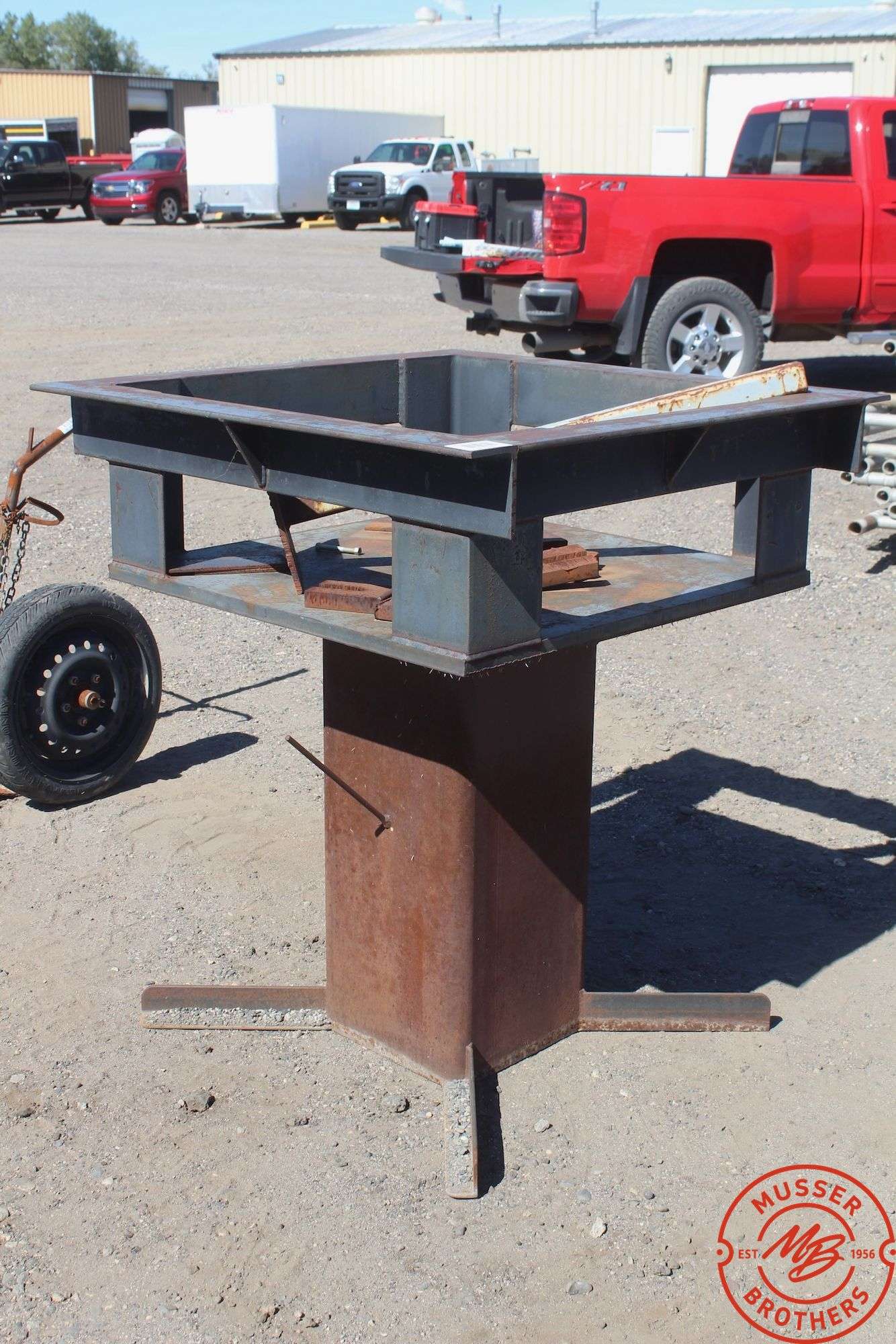 Steel Pallet Straightener