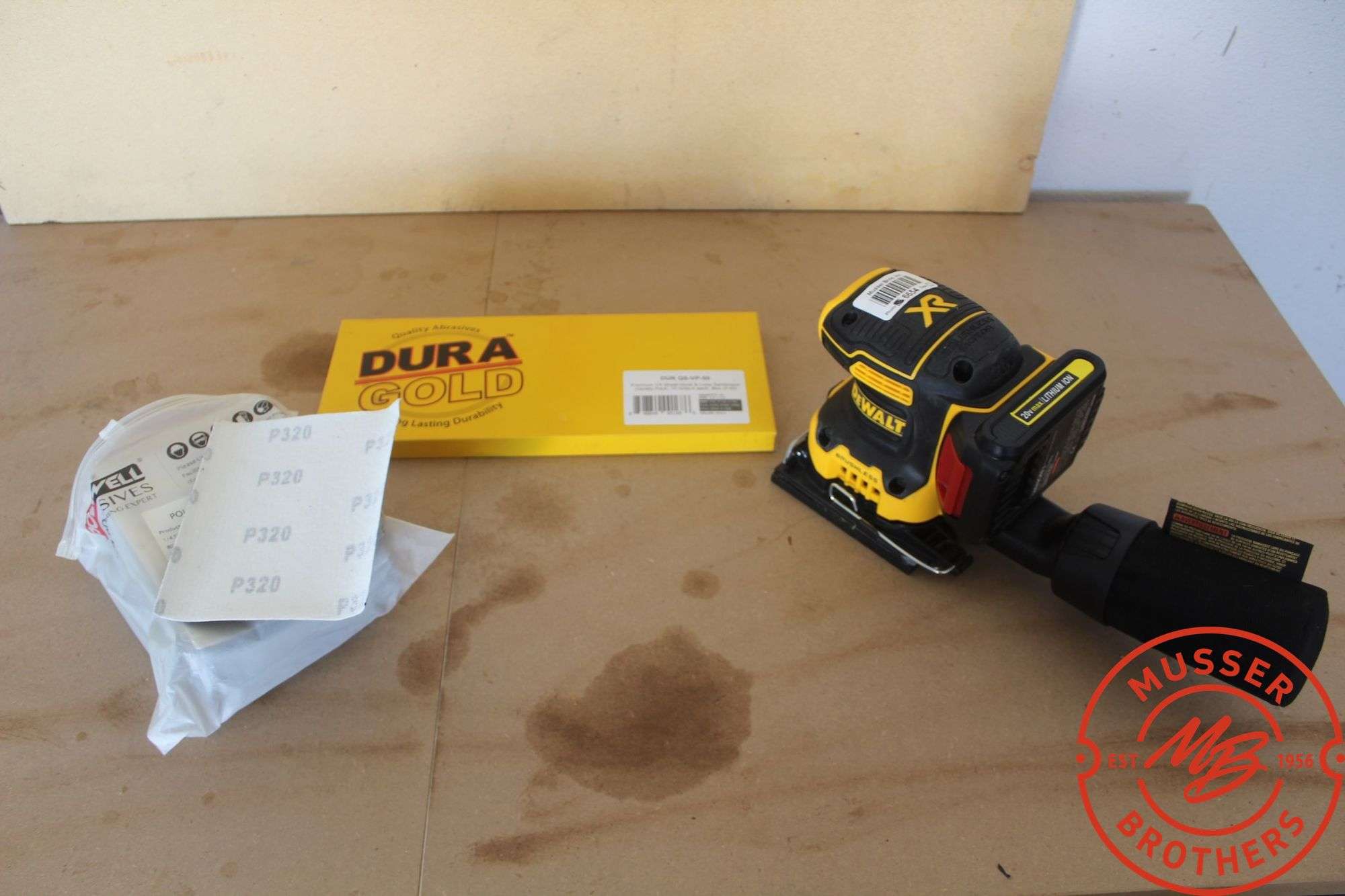 DeWalt 1/4 Sheet Palm Sander DCW200, 20v w/Charger & Aftermarket Battery