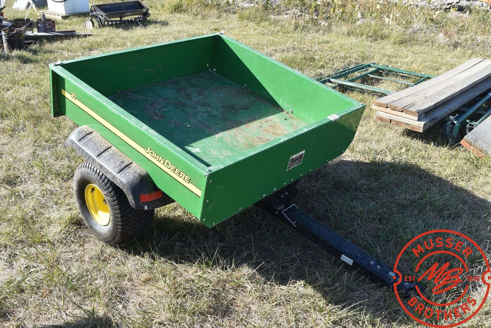 John Deere 21 Dump Trailer, 52"x48"