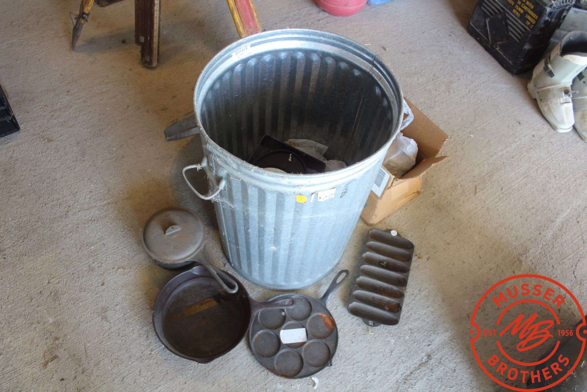 Assorted Cast Iron Cooking Pans