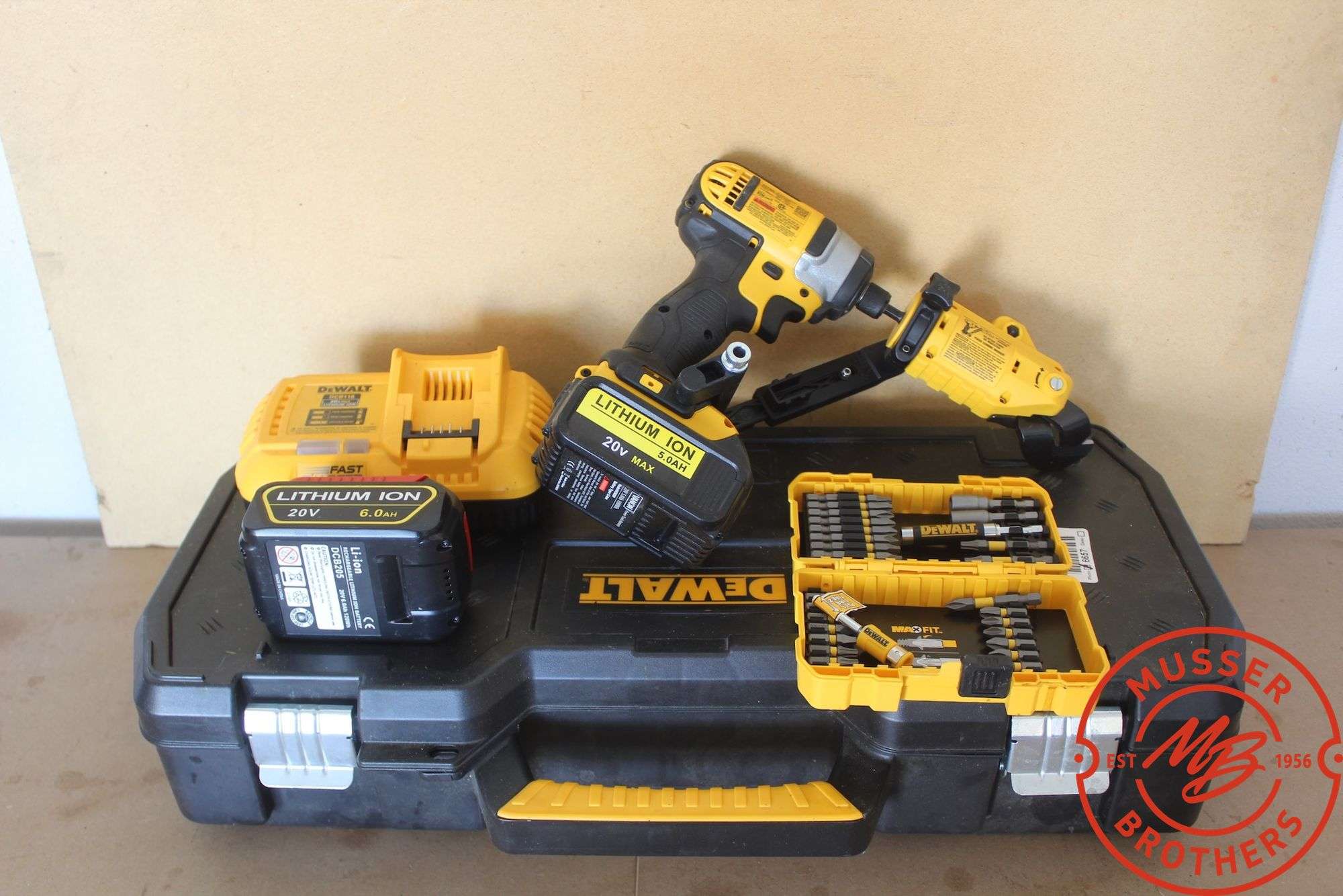 DeWalt 1/4 Impact DCF885 w/DW Shear, 20v w/Accs