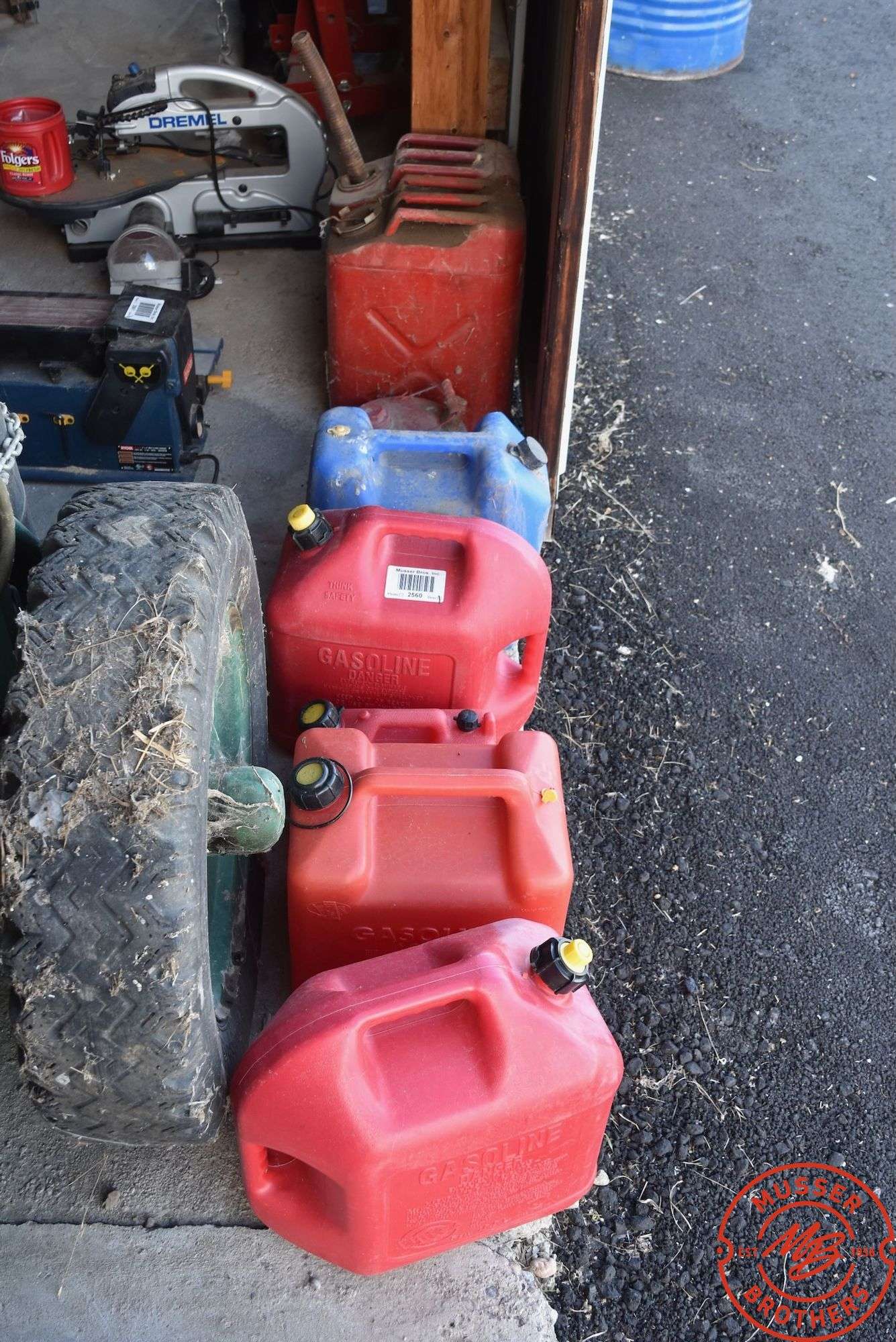 Assorted Plastic/Metal Gas Cans