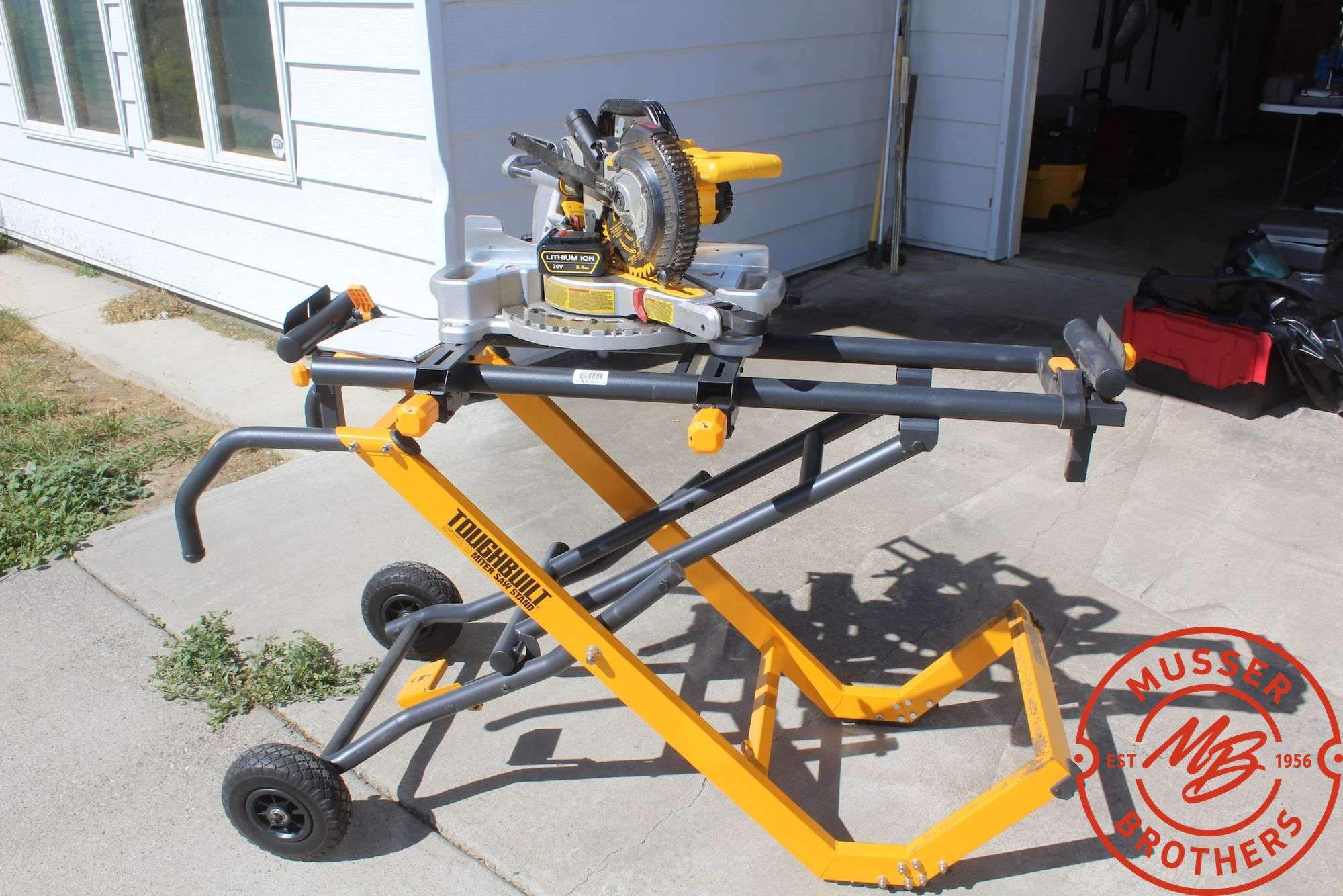 DeWalt 7 1/4" Sliding Miter Saw DCS361, 20v on Stand
