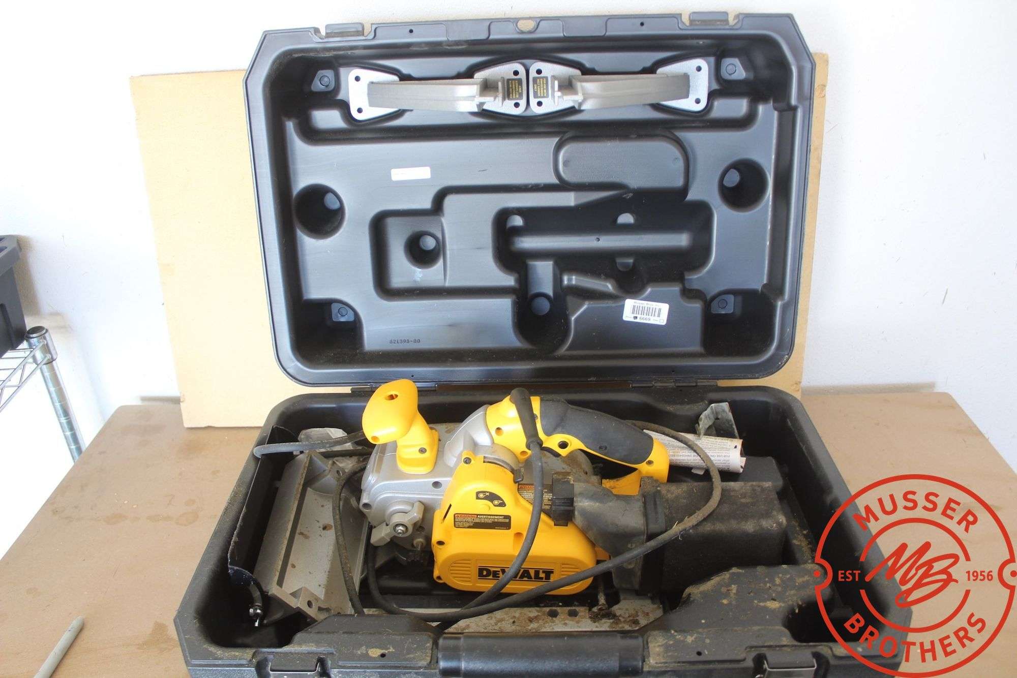DeWalt 3x21 Belt Sander DW433, 120v w/Case
