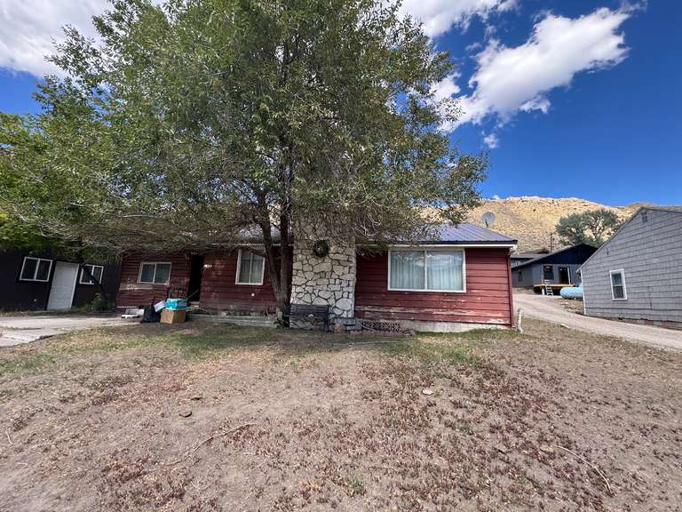William R. McCormick Estate - 104 Travertine Street, Gardiner, MT - image 2