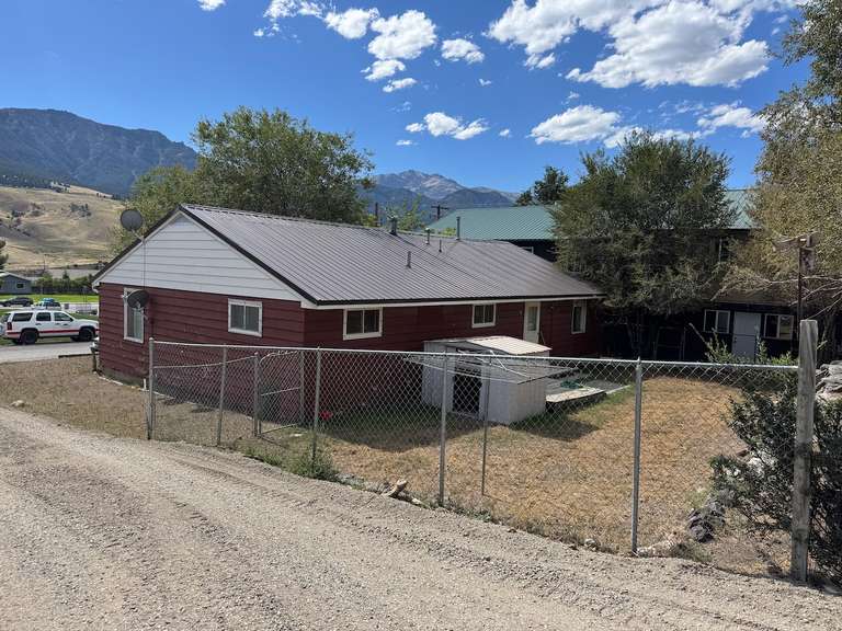 William R. McCormick Estate - 104 Travertine Street, Gardiner, MT