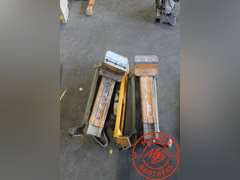 (2) Jawhorses