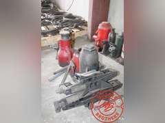 (7) Bottle Jacks