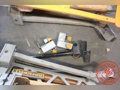 (2) Jawhorses