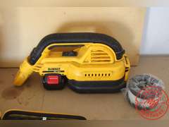 DeWalt Vacuum 20v; Spreader 20v w/(1) AM Battery in Case