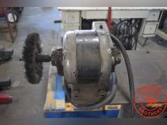 Ridge 4½" Vise on Stand