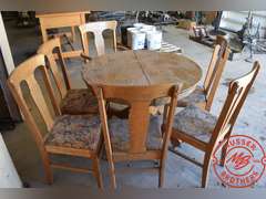 Round Table w/ 6 chairs