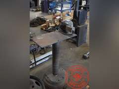 Ridge 4½" Vise on Stand