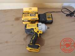 DeWalt 1/2" Impact 20v, 3 Speed w/Charger & New DW Battery