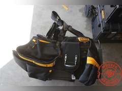DeWalt Storage Tote on Wheels w/DW Nylon Carpenter Bags