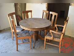 Round Table w/ 6 chairs