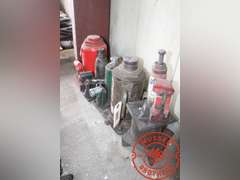 (5) Bottle Jacks