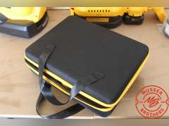 DeWalt Vacuum 20v; Spreader 20v w/(1) AM Battery in Case
