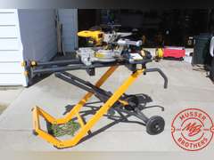 DeWalt 7 1/4" Sliding Miter Saw DCS361, 20v on Stand