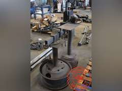 Ridge 4½" Vise on Stand